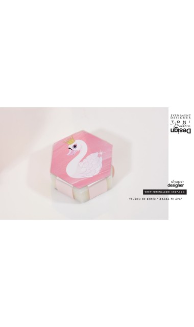 Trusou botez cu lebada pentru fetite personalizat prin brodare, Little Swan 19